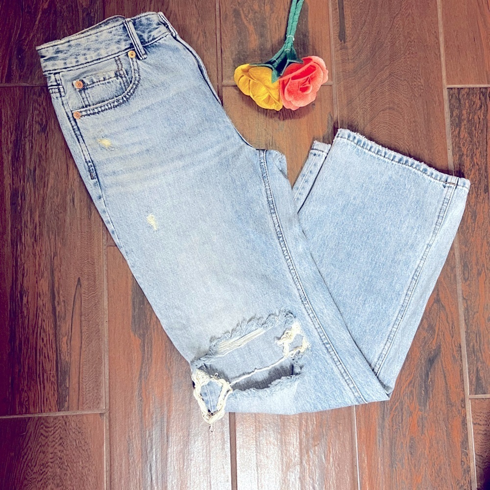 Y2K Stradivarius Light Wash Wide Leg Distressed Jeans